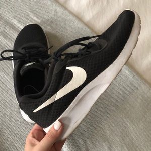 Black Nike Shoes